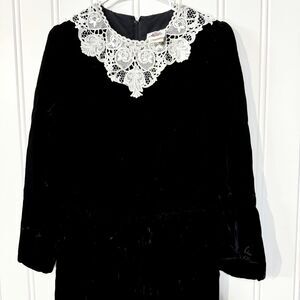 70s Vintage LANG Dress Women Size 14 Black Velvet Maxi Lace Collar Long Sleeve